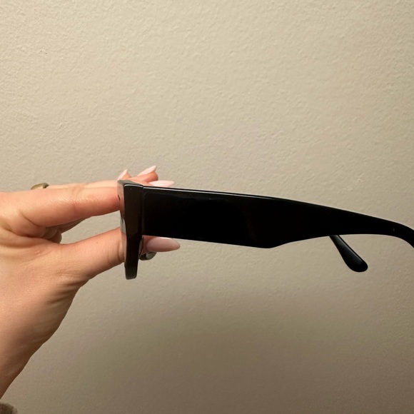 Madewell Demmera Black Sunglasses - Picture 2 of 4